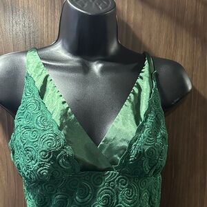 Vintage Elegant Emerald Green Swirl Lace Top